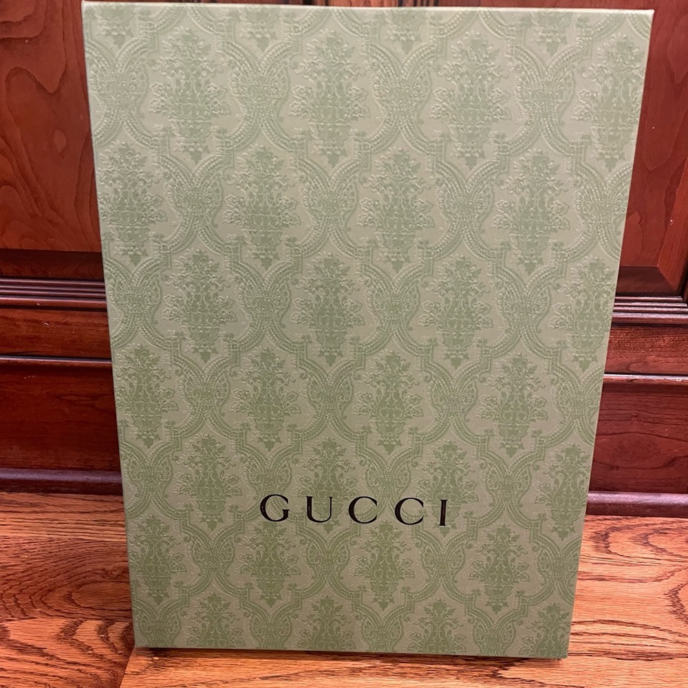 New! Gucci gift box